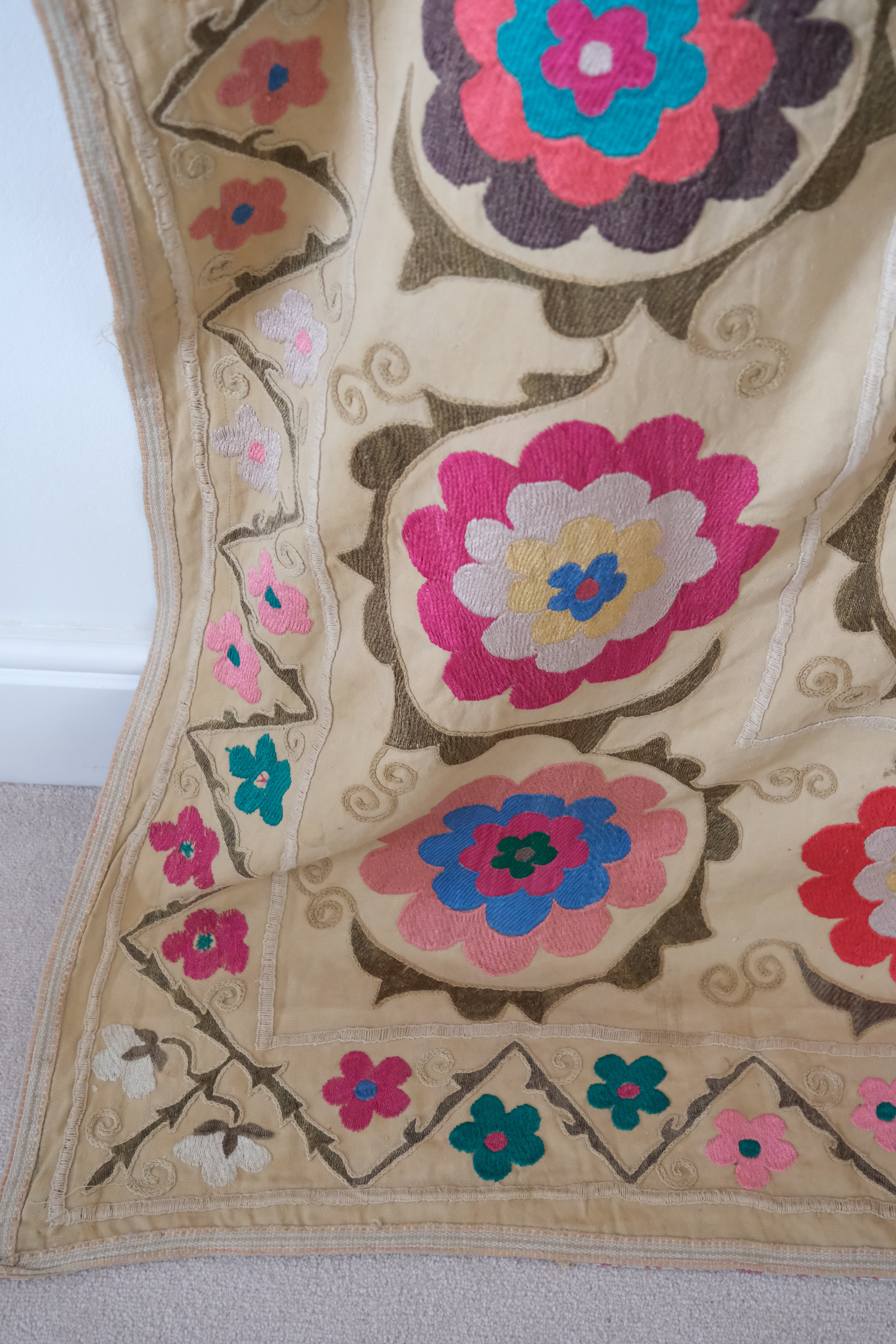 Vintage suzani, embroidered textile and decorative tapestry, large floral design