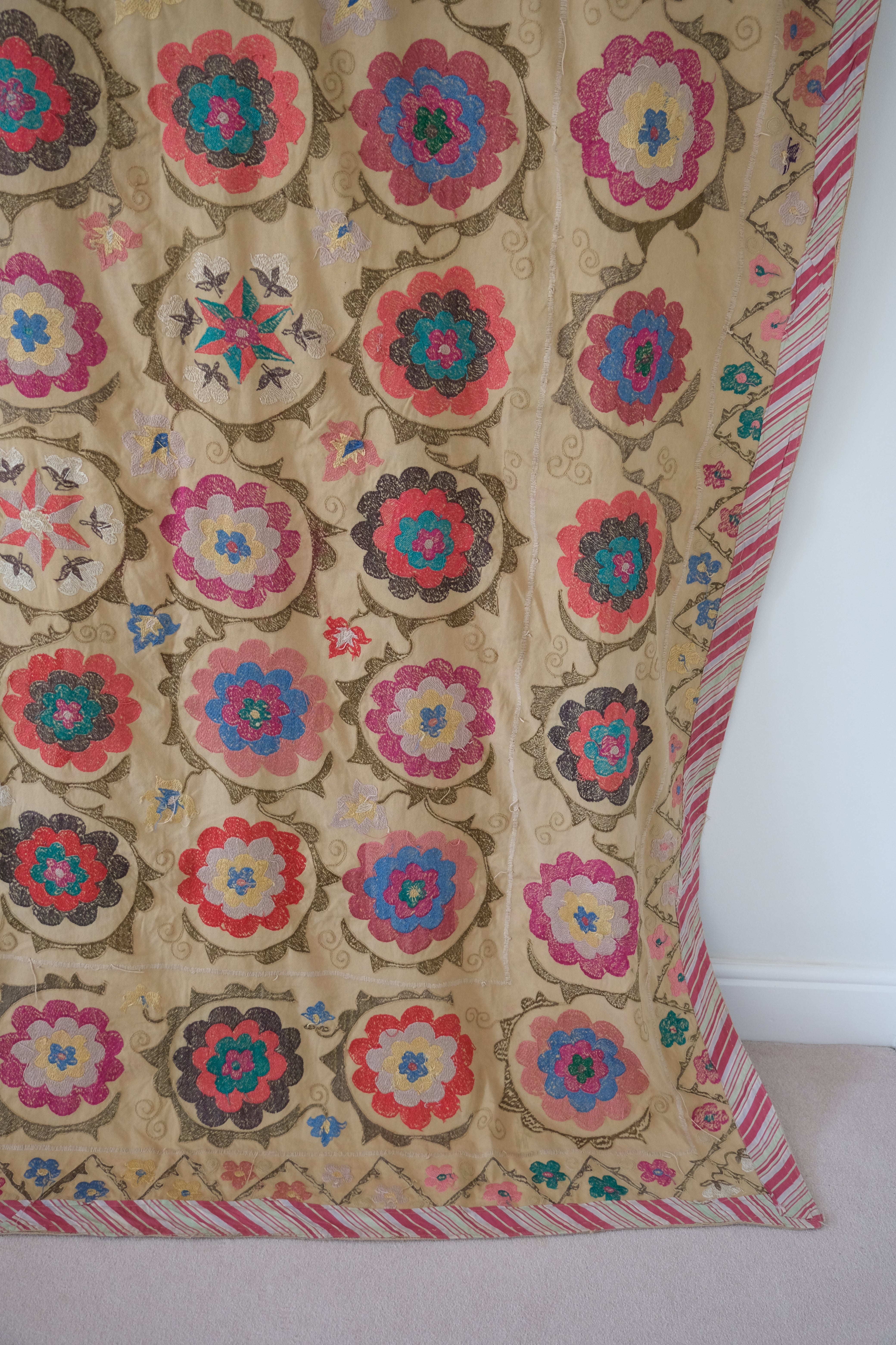Vintage suzani, embroidered textile and decorative tapestry, large floral design, backside