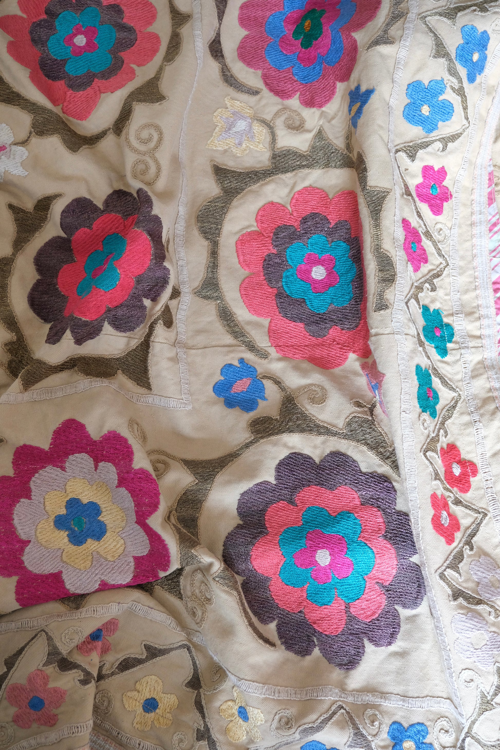 Vintage suzani, embroidered textile and decorative tapestry, large floral design, backside